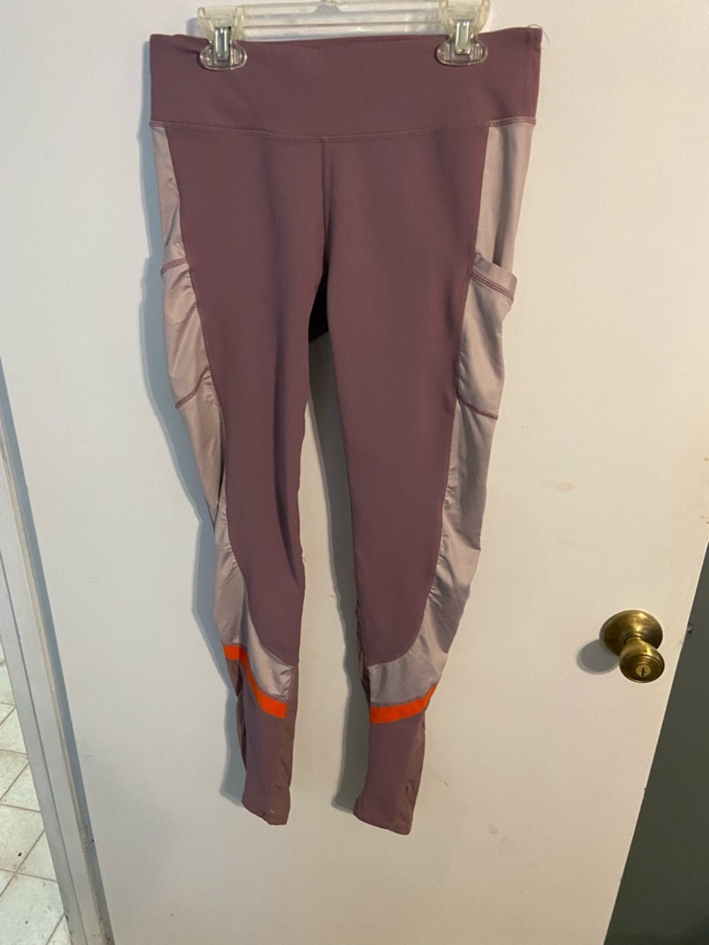 Lot of 5 workout leggings black/Mauve Activewear Leggings with Light Pink Panels